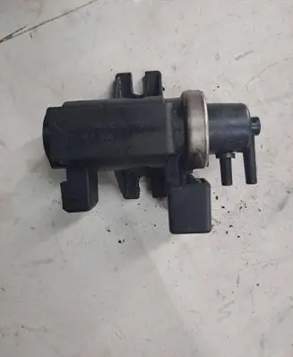 BMW 5 E39 Turbo solenoid valve 2247906