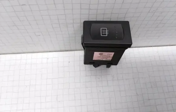Volkswagen PASSAT B5 Windscreen/window heater switch 3B0959621C