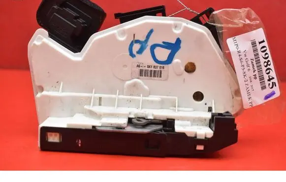 Volkswagen Golf V Front door lock 5K1837016