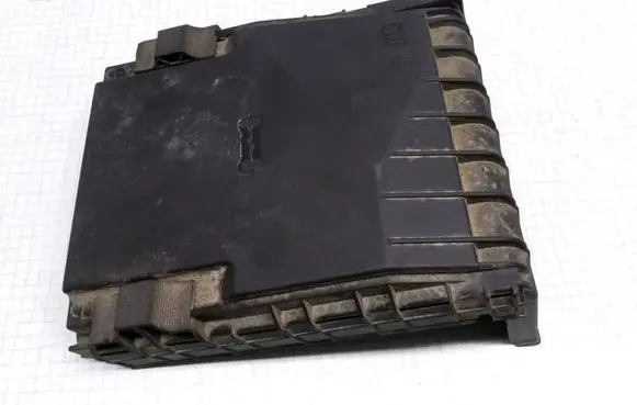 Skoda Octavia Mk2 (1Z) Fuse box cover 1K0937132F 017180061 014189871C