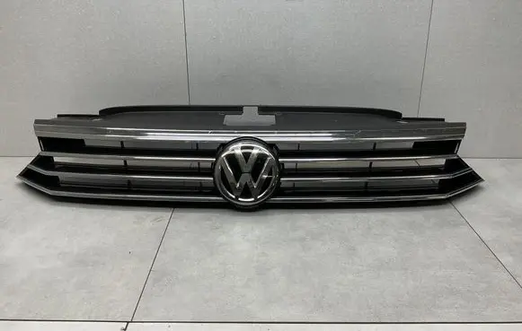 Volkswagen PASSAT B8 Front bumper upper radiator grill 3G0853653