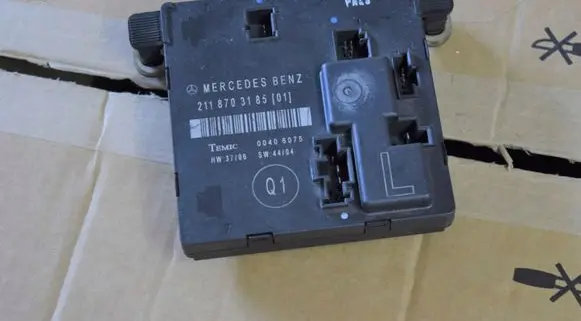 Mercedes-Benz E W211 Door control unit/module 2118703185