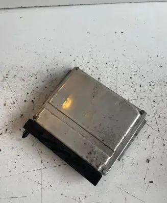 Volvo V70 Engine control unit/module 0261207712