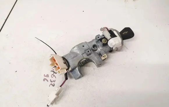 Subaru Legacy Ignition lock 88215ag000 x1t25971