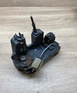 Opel Vectra C Rear door lock 24447345