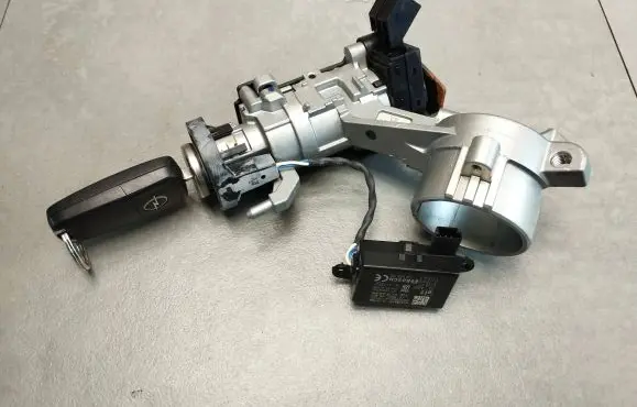 Opel Insignia A Ignition lock 23276089 61790411137