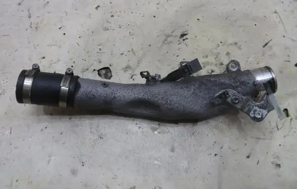 Toyota RAV 4 (XA40) Intercooler hose/pipe