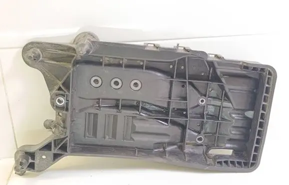 Volkswagen Caddy Battery tray 5R3915331A