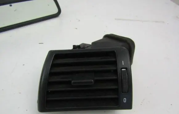 BMW X3 E83 Dash center air vent grill 8361897