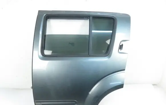 Nissan Pathfinder R51 Rear door
