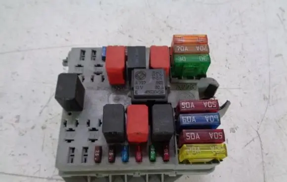Fiat Punto (188) Fuse box set 46778446