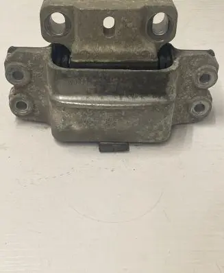 Engine mount bracket
