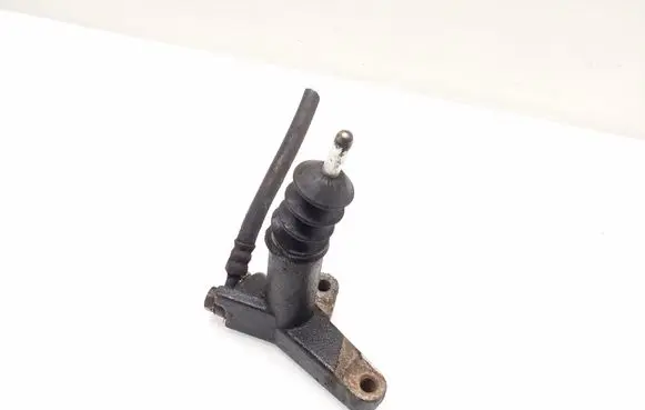 Mitsubishi Pajero Sport I Clutch master cylinder