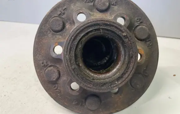Opel Frontera A Front wheel hub spindle knuckle