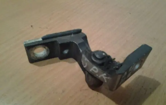 Audi A4 S4 B7 8E 8H Front door upper hinge XS41102