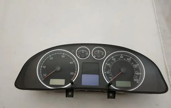 Volkswagen PASSAT B5 Speedometer (instrument cluster) 3B0920929A