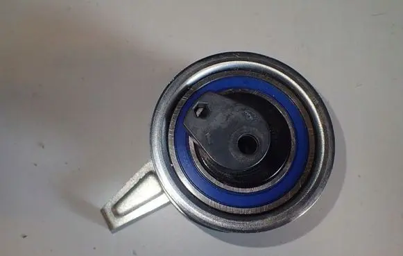 Volkswagen Golf VII Timing belt tensioner 04E109243B