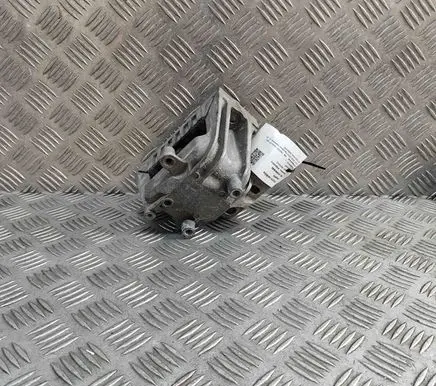 Volkswagen PASSAT B7 Engine mount bracket 1K0199262