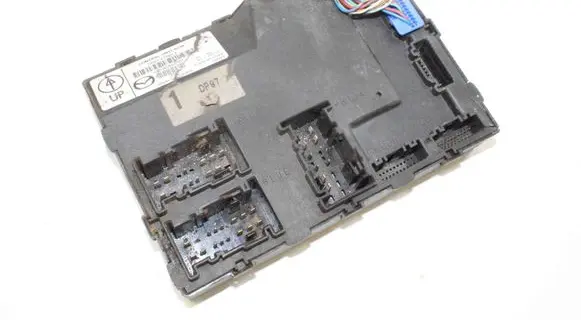 Mazda 2 Central body control module DP9767560A