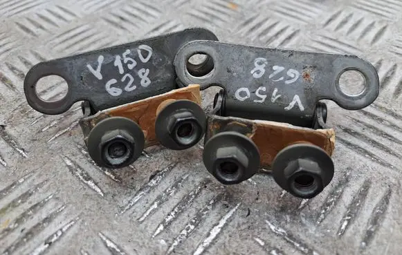 Toyota Verso Tailgate/trunk/boot hinge 6881005010 6881021050 6881021051