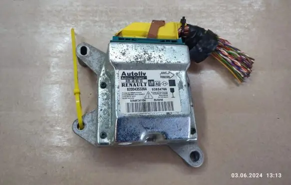 Renault Trafic II (X83) Airbag control unit/module 93854786