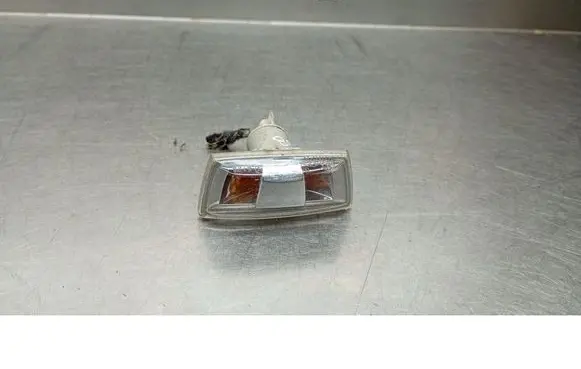 Opel Astra H Front indicator light 13252455
