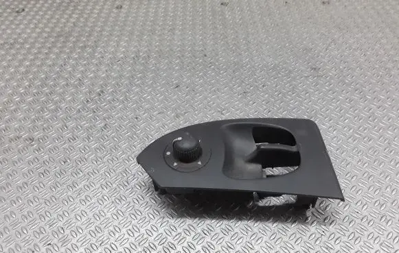 Wing mirror switch