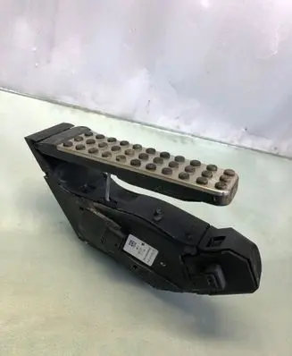 Mercedes-Benz GLC X253 C253 Accelerator throttle pedal A2533002000