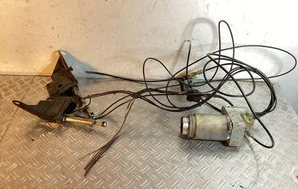 BMW 3 E46 Tailgate hydraulic pump motor 8234530 51178239240 51178239239