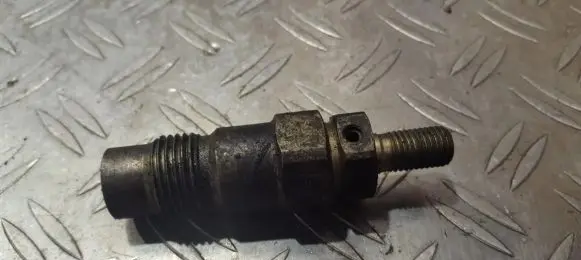 Nissan Sunny Fuel injector 71b1361