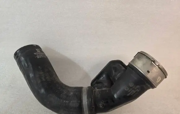 Volvo XC90 Intercooler hose/pipe 31422061