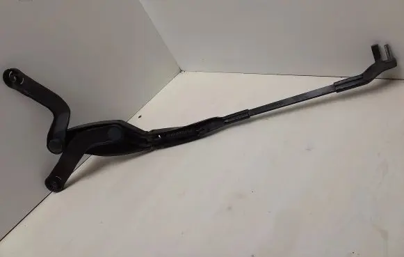 Front wiper blade arm