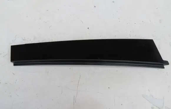 Volvo V70 Side skirt front trim 