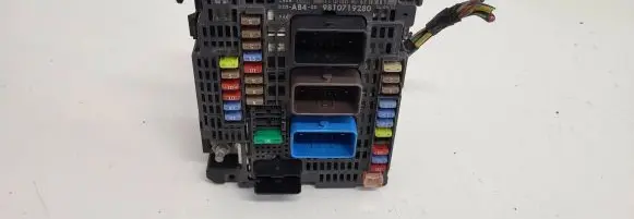 Peugeot 508 Fuse module 9810719280
