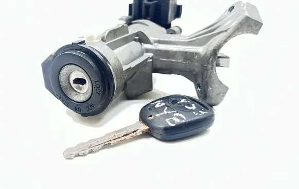 Toyota Corolla E120 E130 Ignition lock 45020024