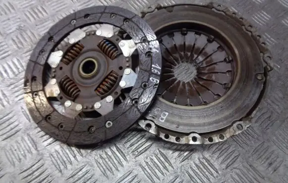 Volkswagen PASSAT B6 Pressure plate 