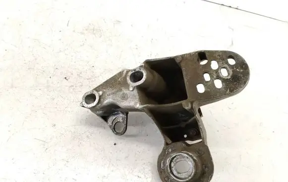 Volkswagen PASSAT B5 Engine mounting bracket 4B0199351