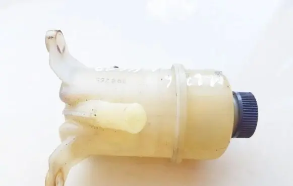 Mazda 626 Power steering fluid tank/reservoir