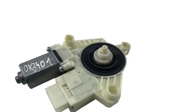 Volkswagen Golf VII Front door window regulator motor A63080110