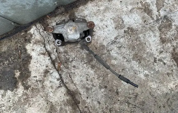 Front brake caliper