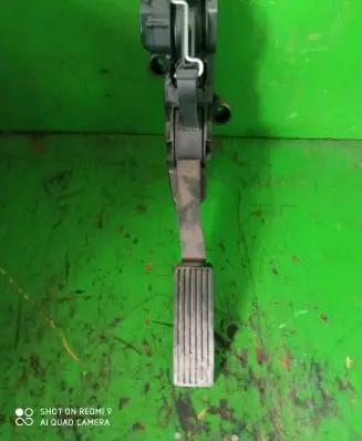 Mercedes-Benz A W169 Accelerator throttle pedal A1693000104