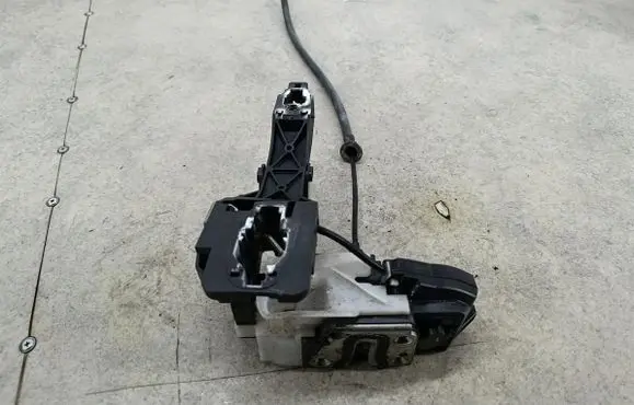 KIA Pro Cee'd I Front door lock 9030902200