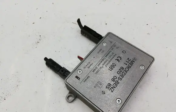 Mercedes-Benz ML W164 Antenna control unit 25118200885 09760300