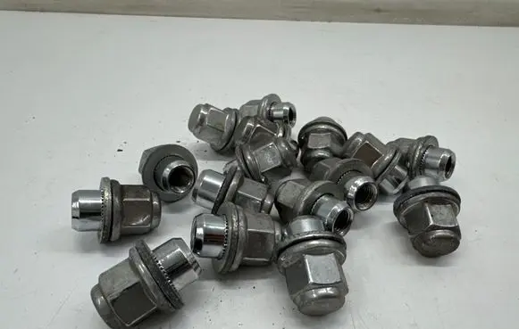Toyota C-HR I Nuts/bolts 