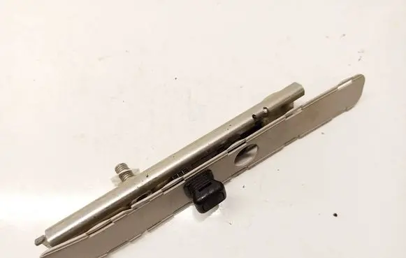 Dacia Sandero Seat belt adjustment rail 703966D