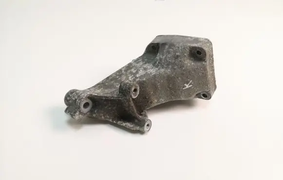 Mercedes-Benz CLC CL203 Engine mounting bracket A6112230704