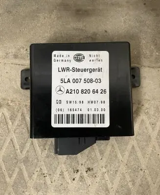 Mercedes-Benz E W210 Light module LCM A2108206426 5LA00750803