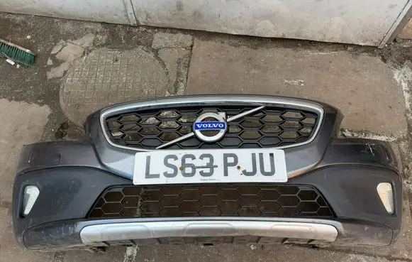 Volvo V40 Front bumper 