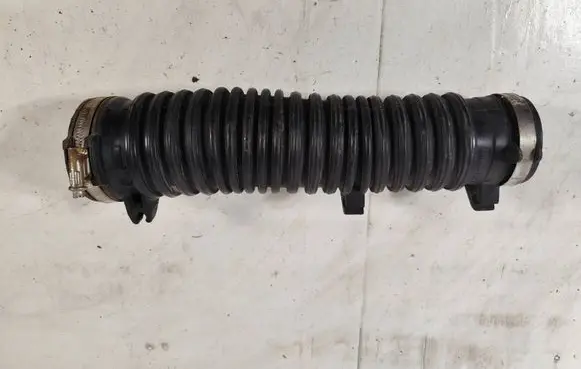 Air intake hose/pipe