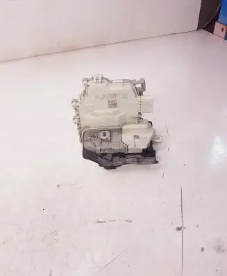 Audi A1 Front door lock 8X1837016C